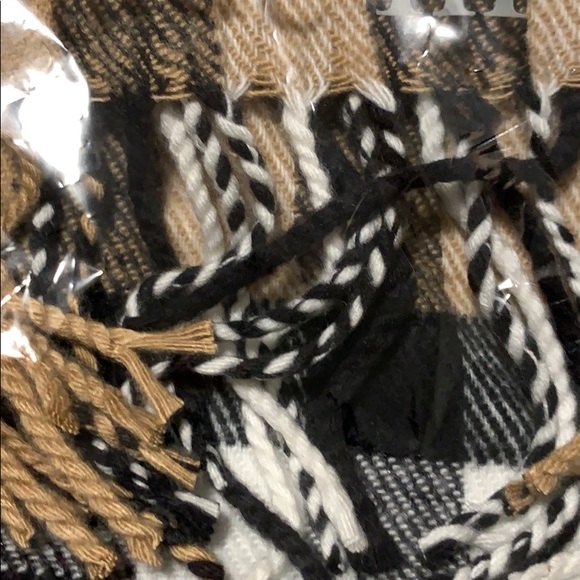 Luxurious Cashmere scarf camel black and red in colour - Picture 3 of 4